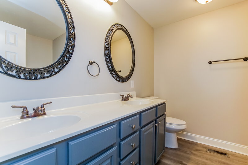 1,700/Mo, 145 Lynn Dr Clayton, NC 27520 Main Bathroom View