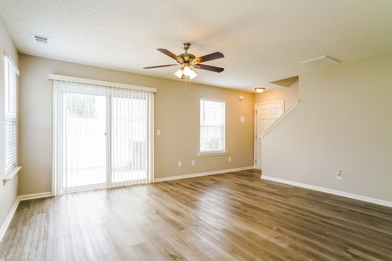 2,035/Mo, 8145 Wesley Farm Dr Raleigh, NC 27616 Living Room View 2