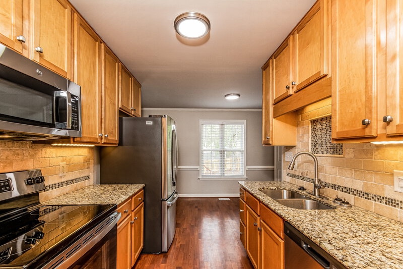 1,875/Mo, 408 Ginwood Ct Fuquay Varina, NC 27526 Kitchen View