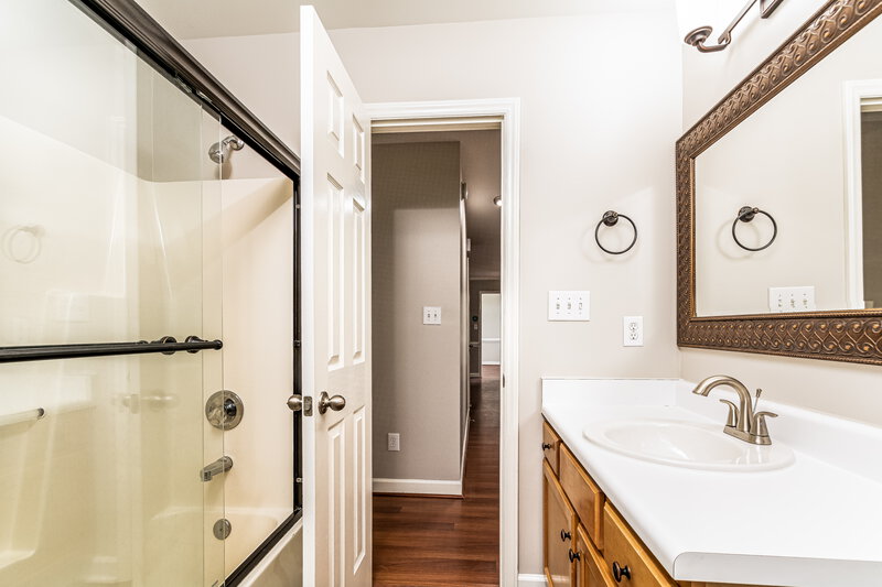 1,875/Mo, 408 Ginwood Ct Fuquay Varina, NC 27526 Bathroom View 2