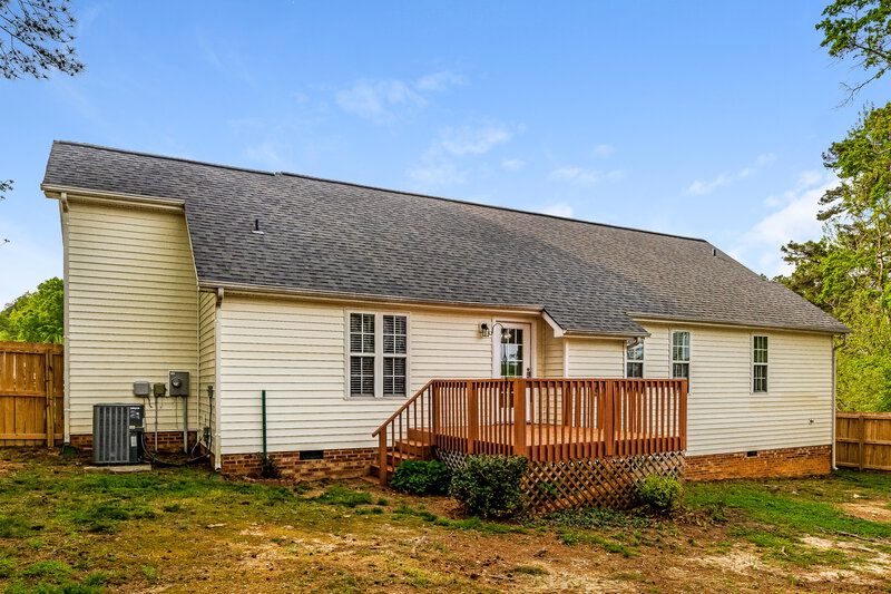 1,875/Mo, 408 Ginwood Ct Fuquay Varina, NC 27526 Rear View