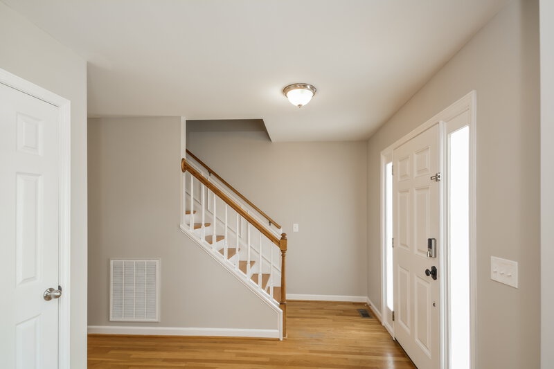 2,000/Mo, 508 Lakeview Ave Wake Forest, NC 27587 Foyer View