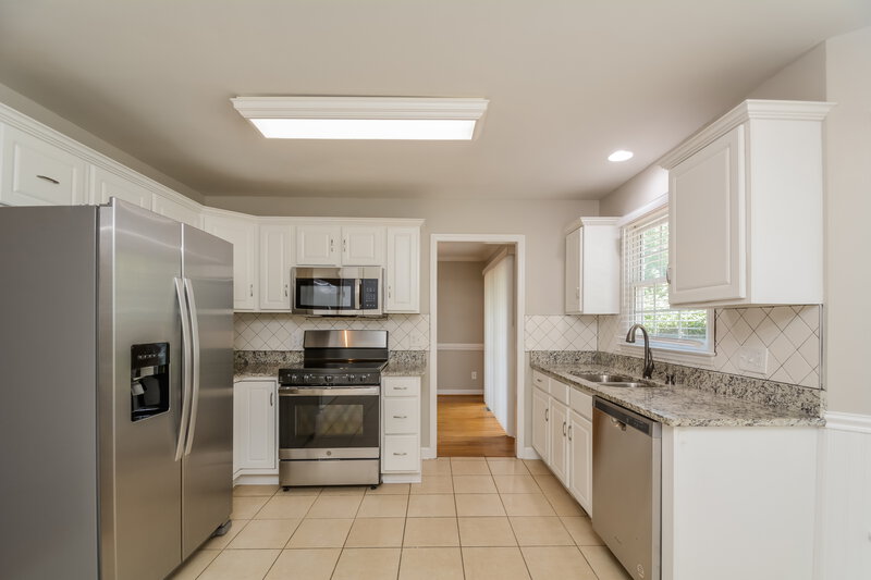 2,000/Mo, 508 Lakeview Ave Wake Forest, NC 27587 Kitchen View