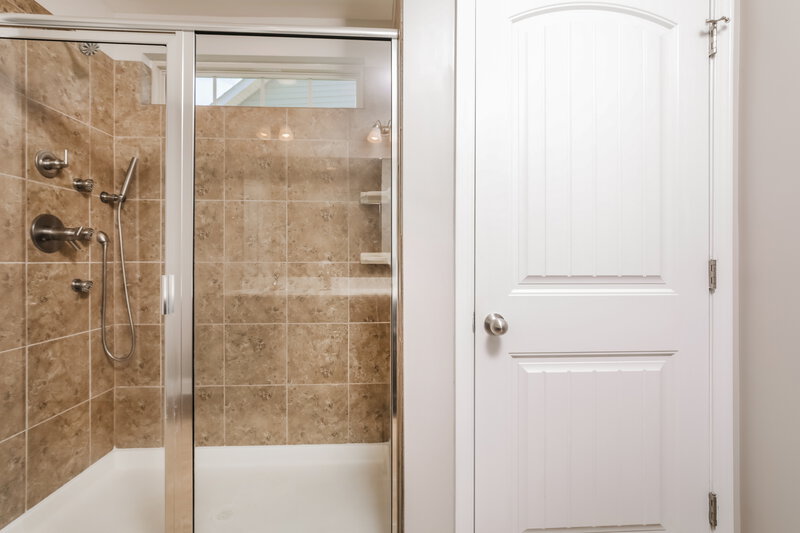 2,345/Mo, 3417 Snowberry Dr Raleigh, NC 27610 Main Bathroom View 2