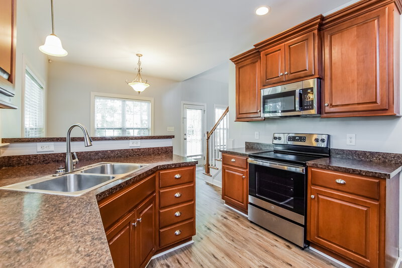 2,135/Mo, 169 North Farm Dr Clayton, NC 27527 Kitchen View