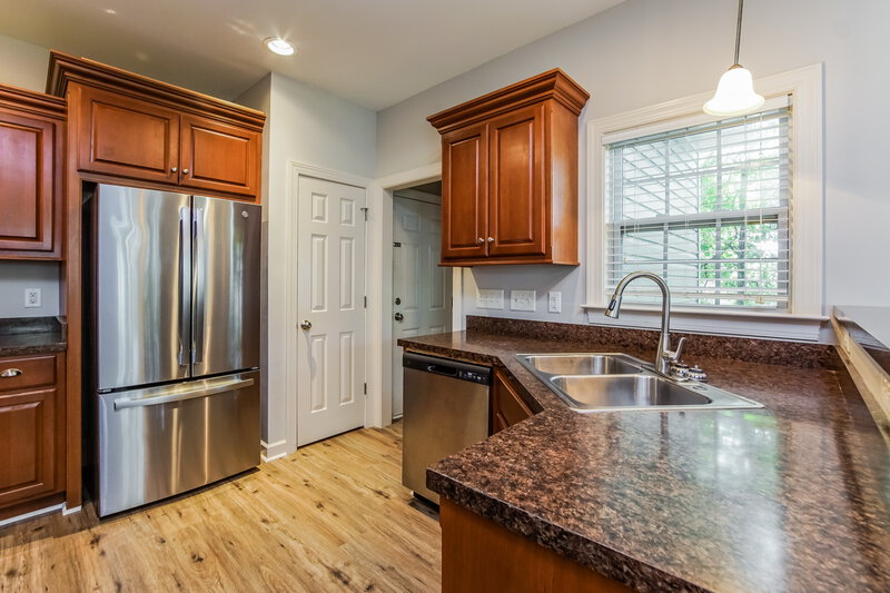 2,135/Mo, 169 North Farm Dr Clayton, NC 27527 Kitchen View 2