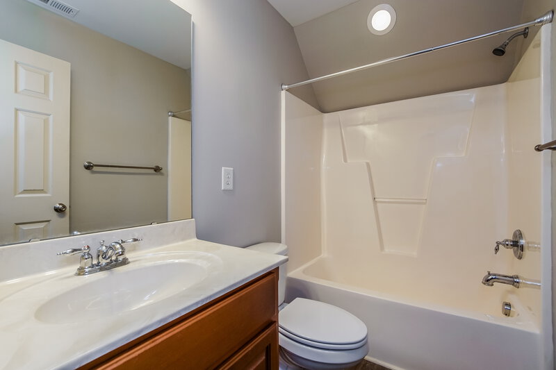 2,135/Mo, 169 North Farm Dr Clayton, NC 27527 Bathroom View