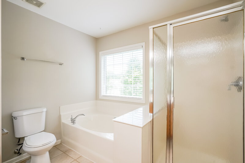 2,205/Mo, 2327 Spruce Shadows Ln Raleigh, NC 27614 Main Bathroom View 2
