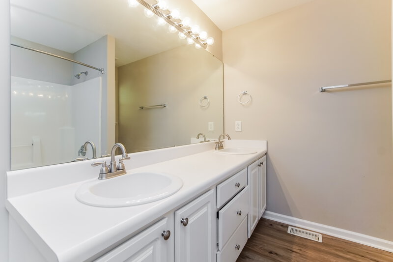 2,315/Mo, 109 Mayflower Way Clayton, NC 27527 Main Bathroom View