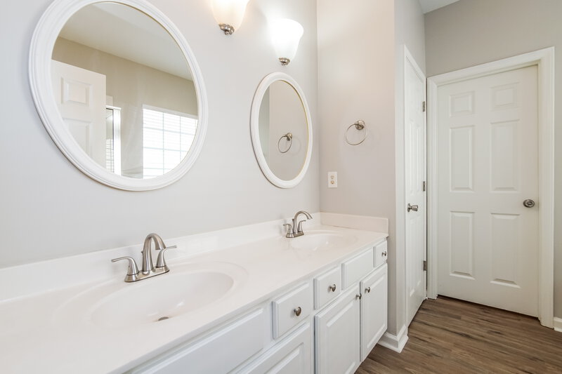 2,215/Mo, 2016 Betry Pl Raleigh, NC 27603 Main Bathroom View