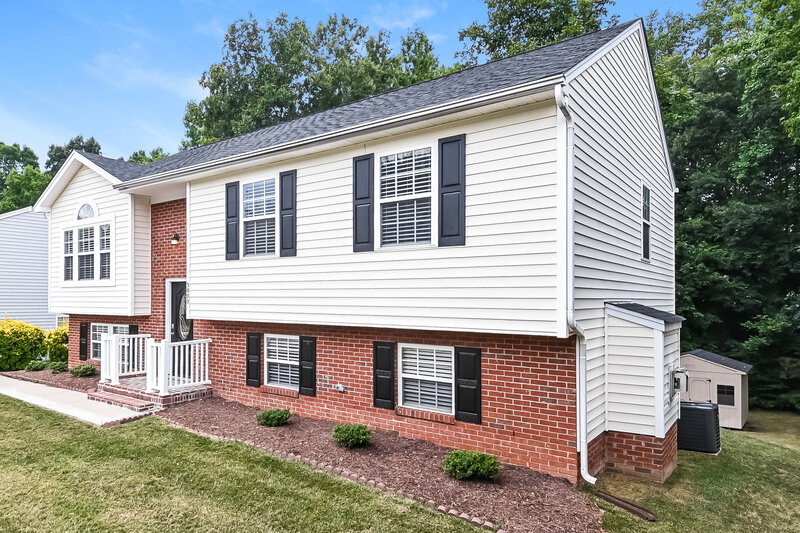 2,615/Mo, 3000 Basswood Dr Raleigh, NC 27610 Front View