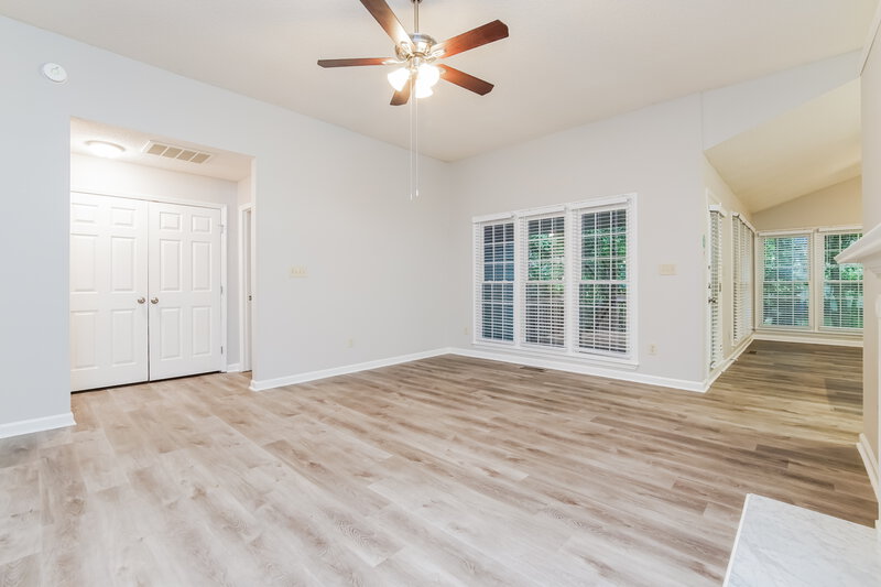 2,105/Mo, 4700 Hunt Manor Ct Raleigh, NC 27616 Living Room View