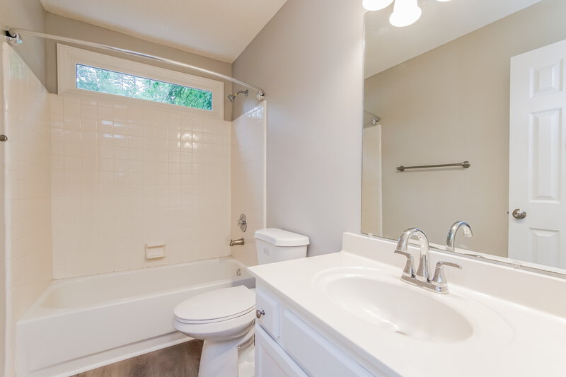 2,105/Mo, 4700 Hunt Manor Ct Raleigh, NC 27616 Bathroom View