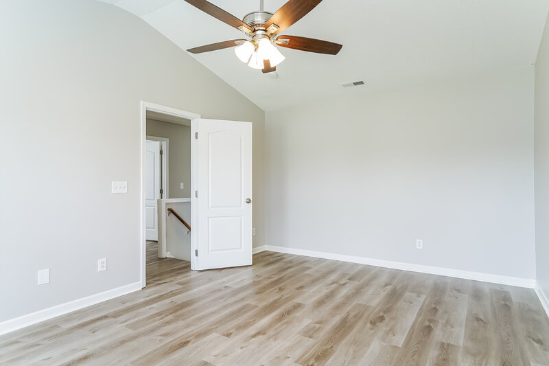 2,050/Mo, 2912 Mark Oak Ct Raleigh, NC 27610 Main Bedroom View 2