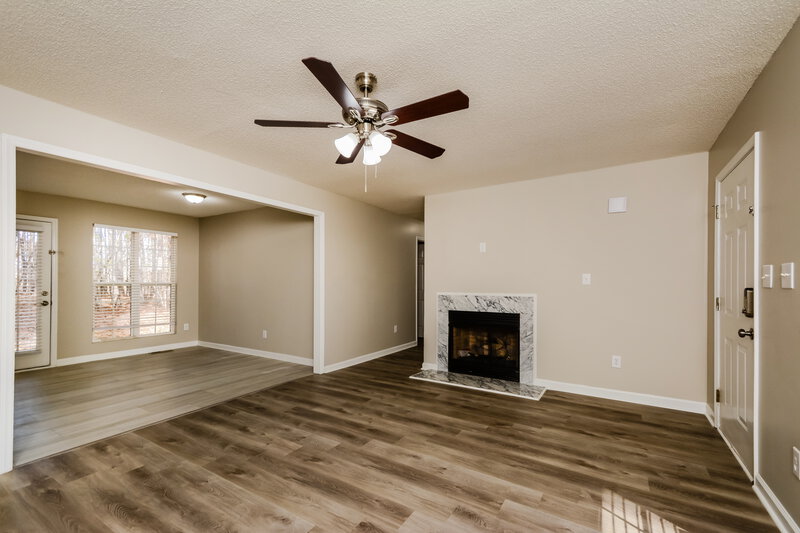 1,690/Mo, 501 Lockwood Dr Wilson's Mills, NC 27527 Living Room View 2