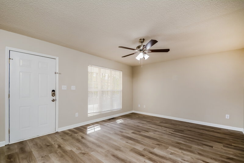 1,690/Mo, 501 Lockwood Dr Wilson's Mills, NC 27527 Living Room View 4