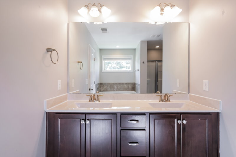 2,365/Mo, 410 Sugarpine Trl Clayton, NC 27520 Main Bathroom View