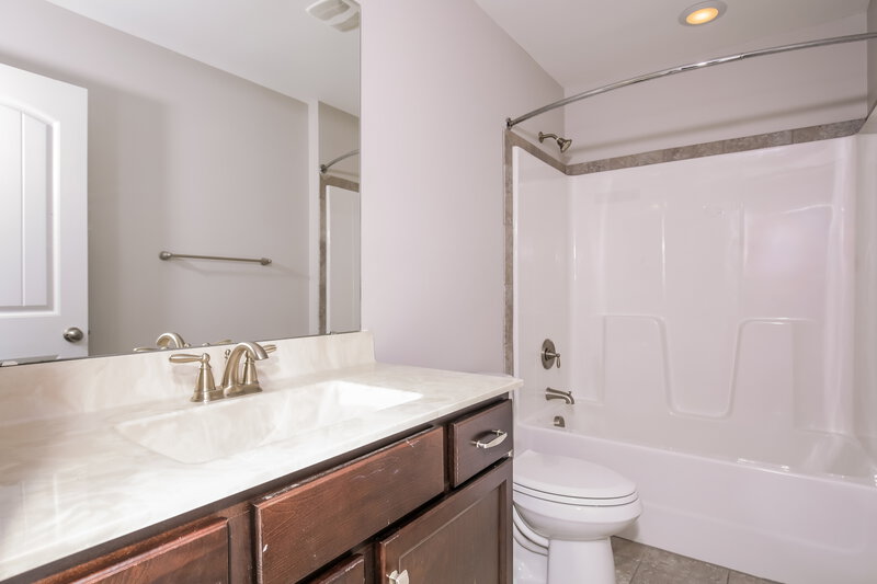 2,365/Mo, 410 Sugarpine Trl Clayton, NC 27520 Bathroom View 2