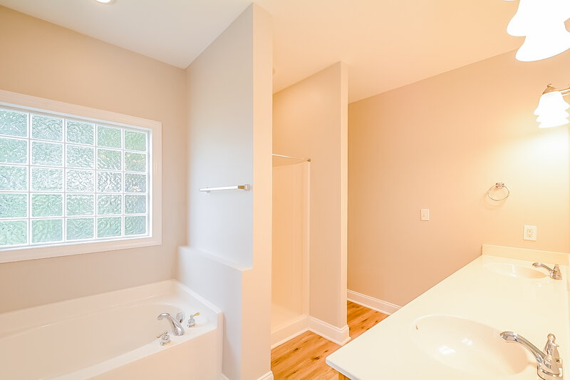 1,935/Mo, 202 Vinson Ridge Ln Clayton, NC 27527 Main Bathroom View