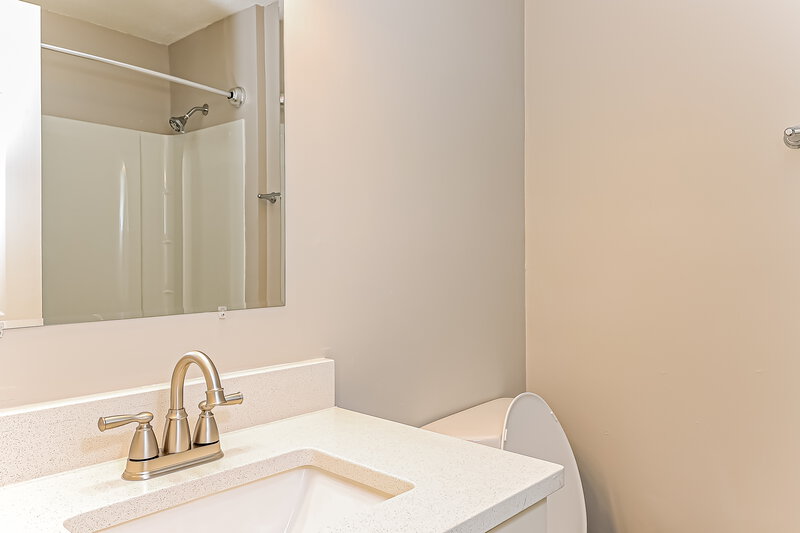 1,695/Mo, 2332 Quartz Ct Raleigh, NC 27610 Main Bathroom View