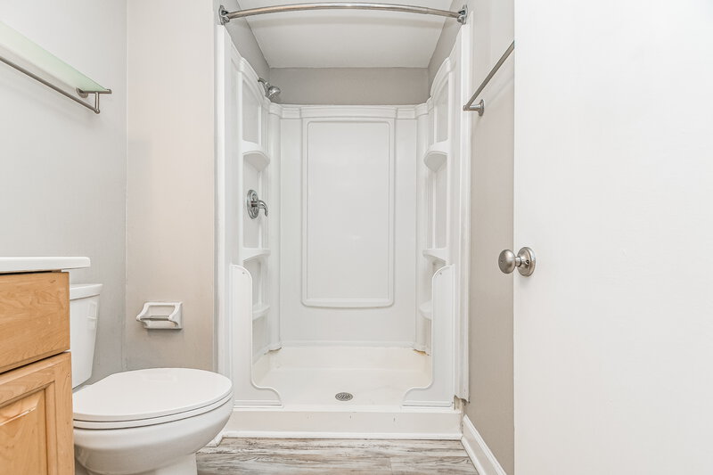 2,420/Mo, 109 Castle Bay Ct Cary, NC 27511 Main Bathroom View