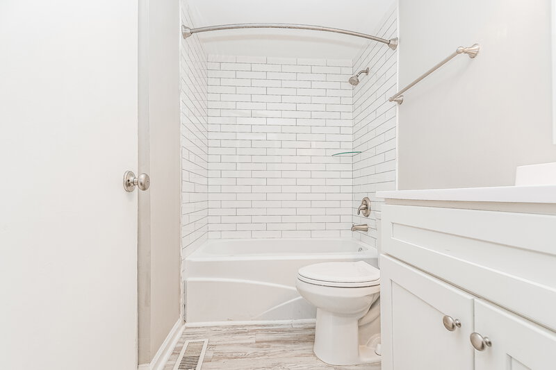 2,420/Mo, 109 Castle Bay Ct Cary, NC 27511 Bathroom View