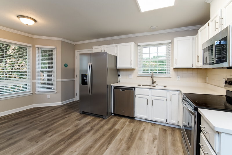 2,105/Mo, 925 Fairlong Rd Wake Forest, NC 27587 Kitchen View 2