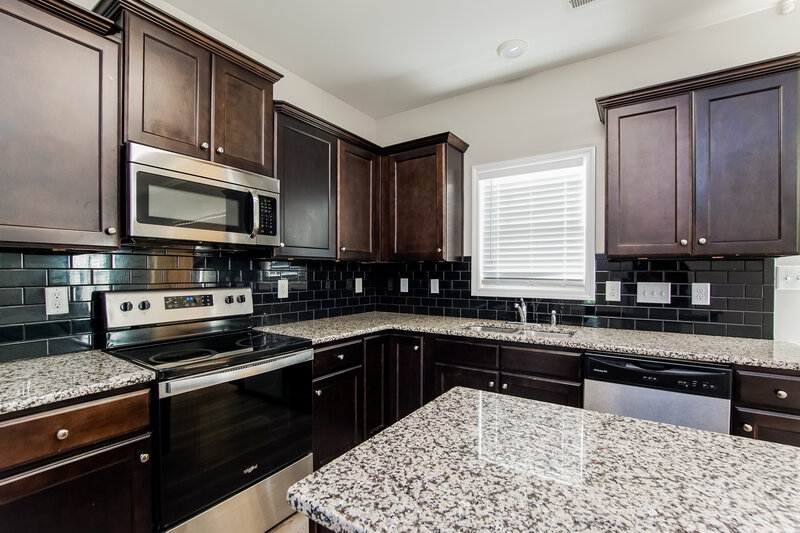 2,230/Mo, 255 Darecrest Ln Wendell, NC 27591 Kitchen View 2