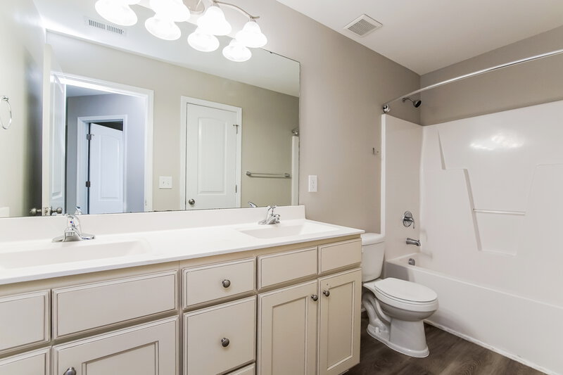 2,230/Mo, 255 Darecrest Ln Wendell, NC 27591 Bathroom View