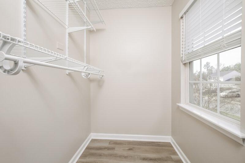 2,010/Mo, 209 Mingocrest Dr Knightdale, NC 27545 Amenities View