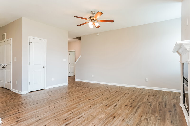 2,305/Mo, 238 Grovemere Ln Wendell, NC 27591 Living Room View 2