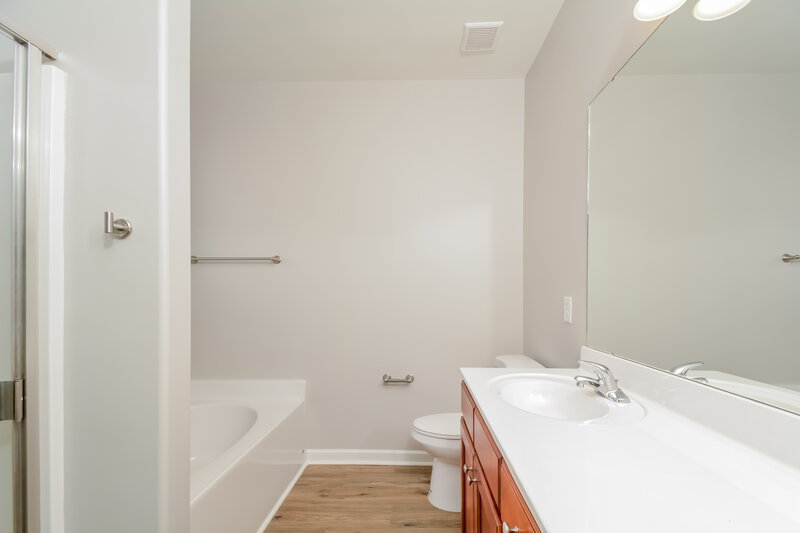 2,415/Mo, 238 Grovemere Ln Wendell, NC 27591 Main Bathroom View