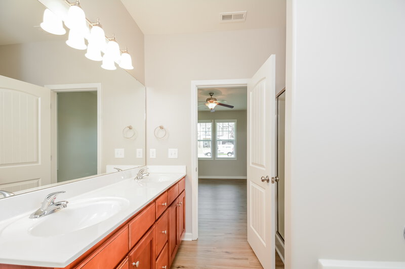 2,415/Mo, 238 Grovemere Ln Wendell, NC 27591 Main Bathroom View 2