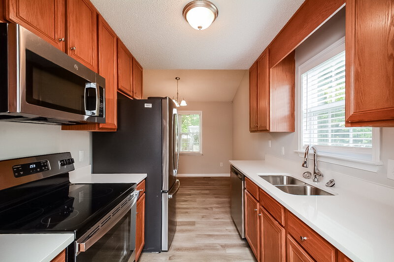1,660/Mo, 18 Gray Ghost St Benson, NC 27504 Kitchen View 2