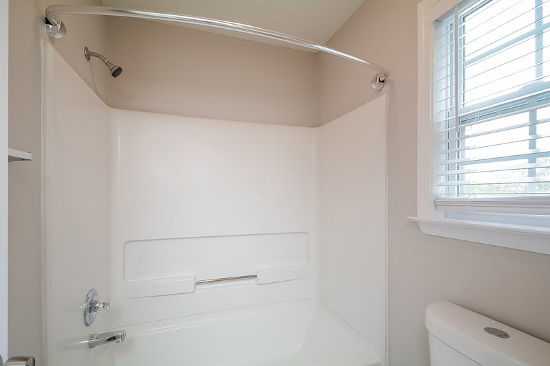 1,660/Mo, 18 Gray Ghost St Benson, NC 27504 Main Bathroom View