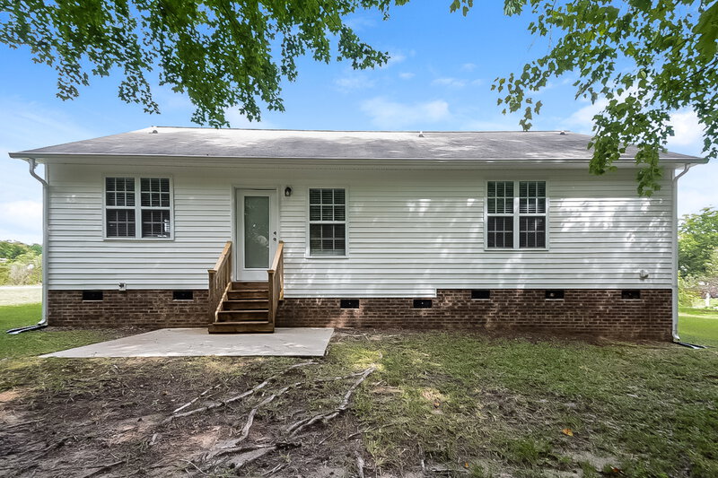 1,660/Mo, 18 Gray Ghost St Benson, NC 27504 Rear View