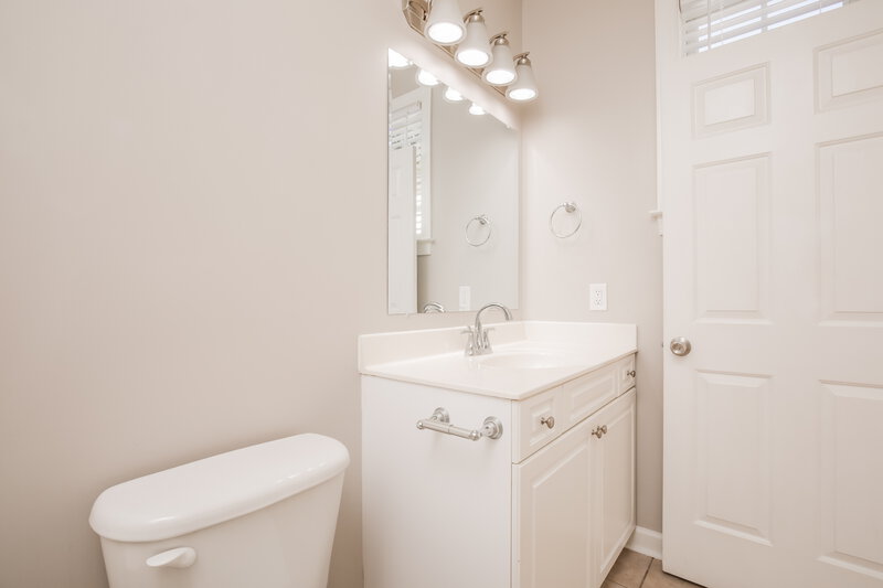 2,020/Mo, 1036 N Main St Wake Forest, NC 27587 Bathroom View