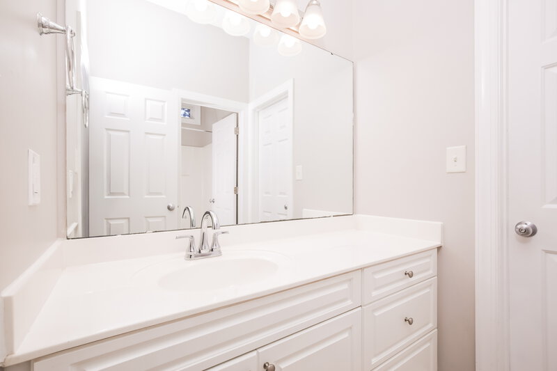 2,020/Mo, 1036 N Main St Wake Forest, NC 27587 Bathroom View 2
