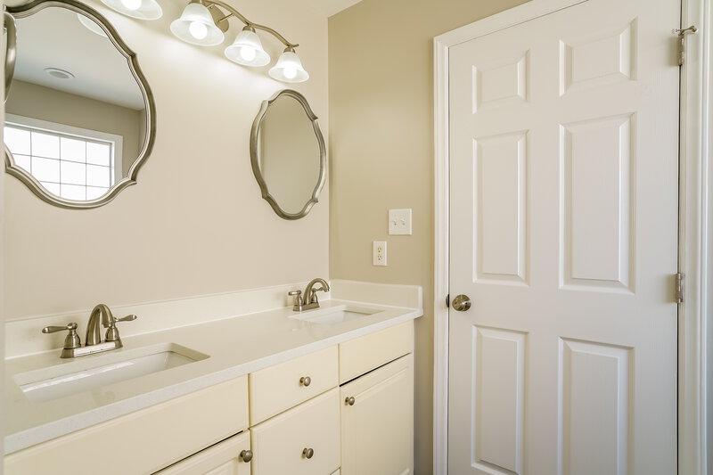 2,165/Mo, 8039 Marsh Hollow Dr Raleigh, NC 27616 Main Bathroom View