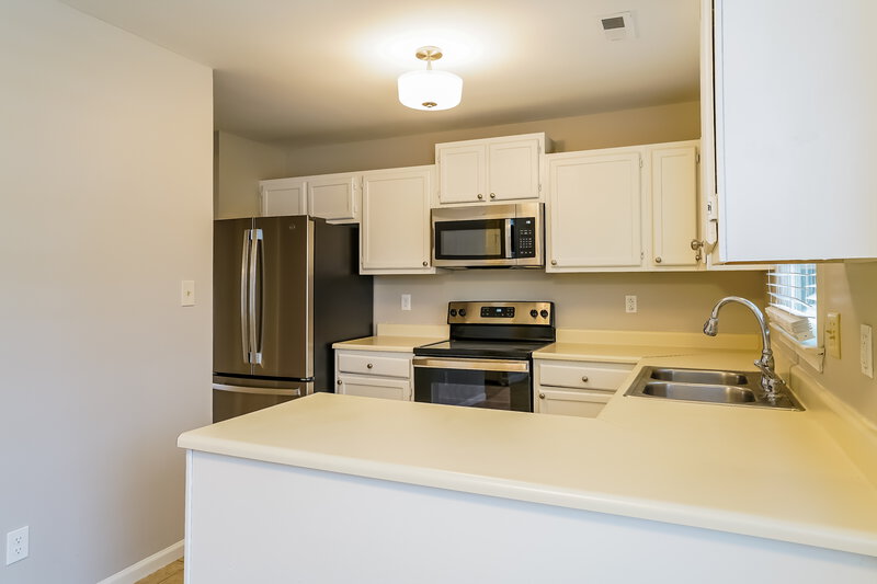 2,770/Mo, 4512 Ashmont Ct Raleigh, NC 27616 Kitchen View