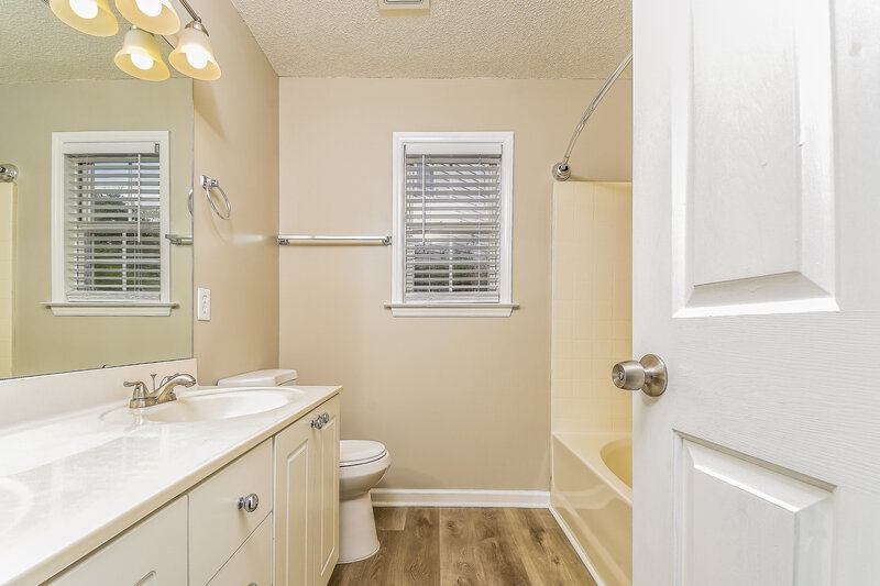 2,110/Mo, 2143 Castle Pines Dr Raleigh, NC 27604 Main Bathroom View