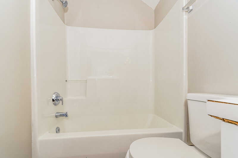 2,110/Mo, 2143 Castle Pines Dr Raleigh, NC 27604 Bathroom View