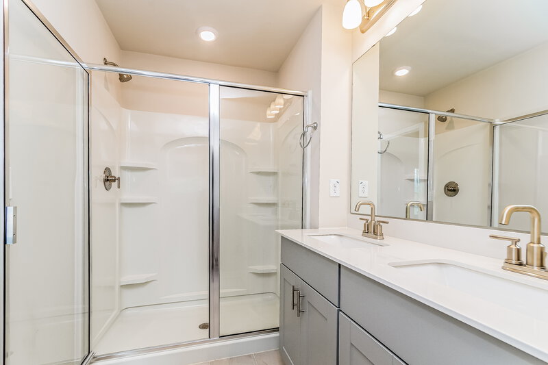 1,615/Mo, 206 Brook Farm Ln Fuquay Varina, NC 27526 Main Bathroom View