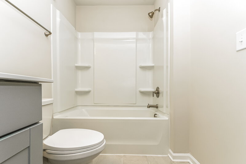 1,615/Mo, 206 Brook Farm Ln Fuquay Varina, NC 27526 Bathroom View