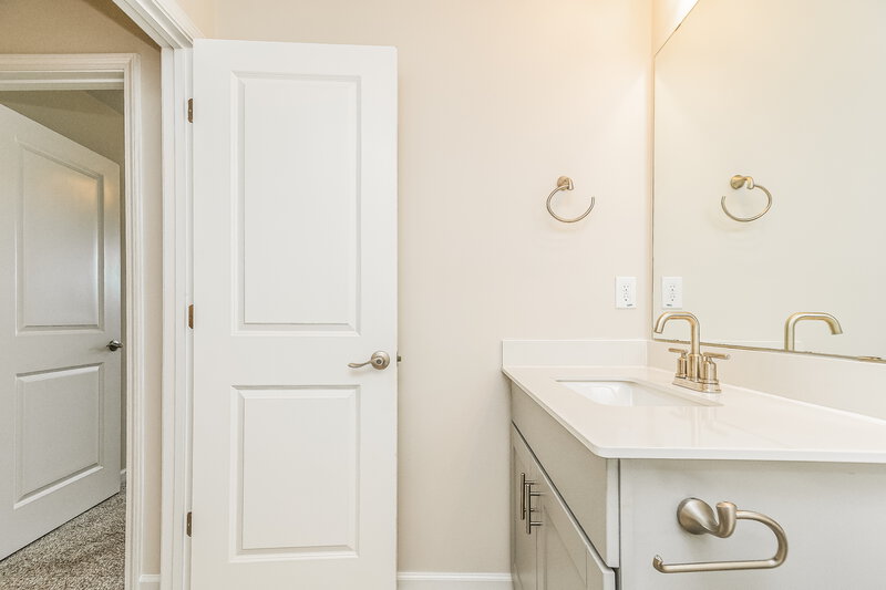 1,615/Mo, 206 Brook Farm Ln Fuquay Varina, NC 27526 Bathroom View 2