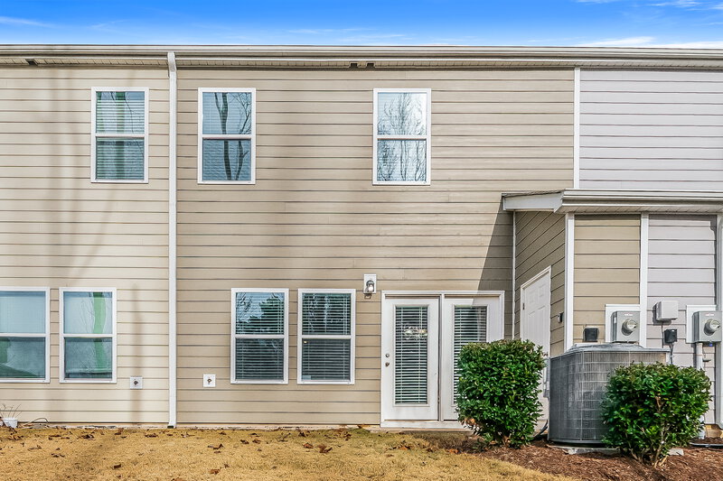 1,615/Mo, 206 Brook Farm Ln Fuquay Varina, NC 27526 Rear View