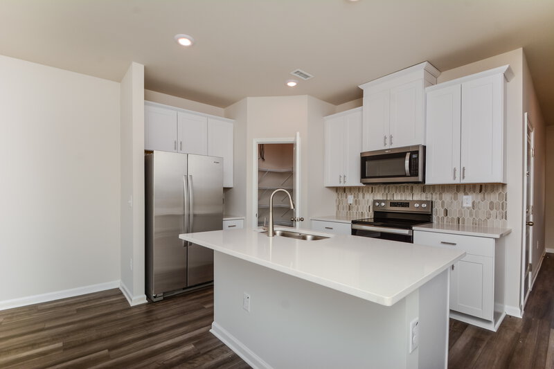 2,015/Mo, 217 Brook Farm Ln Fuquay Varina, NC 27526 Kitchen View