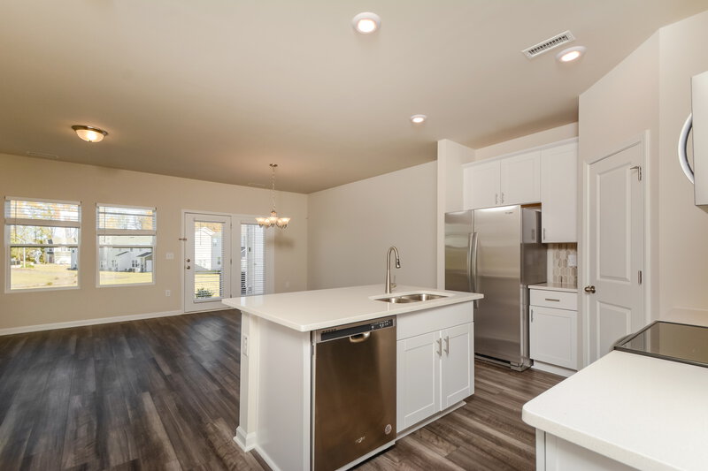2,015/Mo, 217 Brook Farm Ln Fuquay Varina, NC 27526 Kitchen View 2