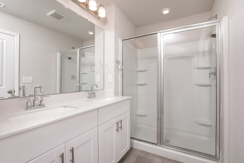 1,800/Mo, 217 Brook Farm Ln Fuquay Varina, NC 27526 Main Bathroom View 2