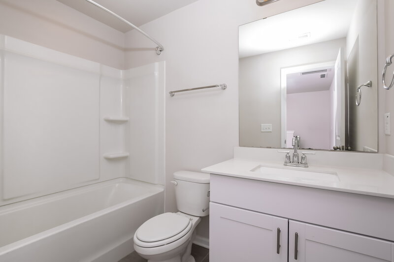 1,800/Mo, 217 Brook Farm Ln Fuquay Varina, NC 27526 Bathroom View
